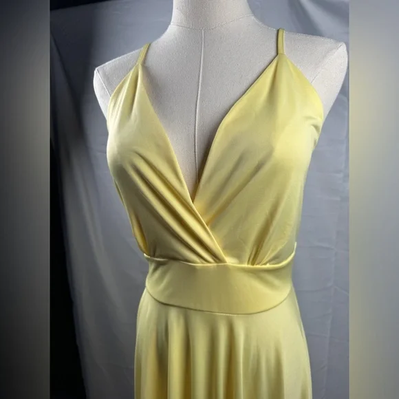 (S) THIS IS A FEEL-GOOD DRESS! Plunging V Handkerchief Skirt Sundress - Picture 2 of 6